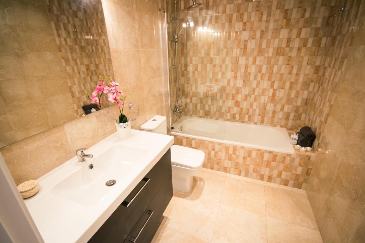 Holidays2Malaga Heredia 3 bedroom opposite Malaga Port Exteriör bild